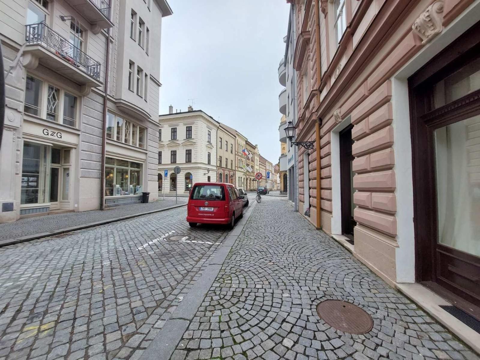 Prostorny Byt V Centru 3 Kk 80 M2 Hradec Králové Eksteriør billede